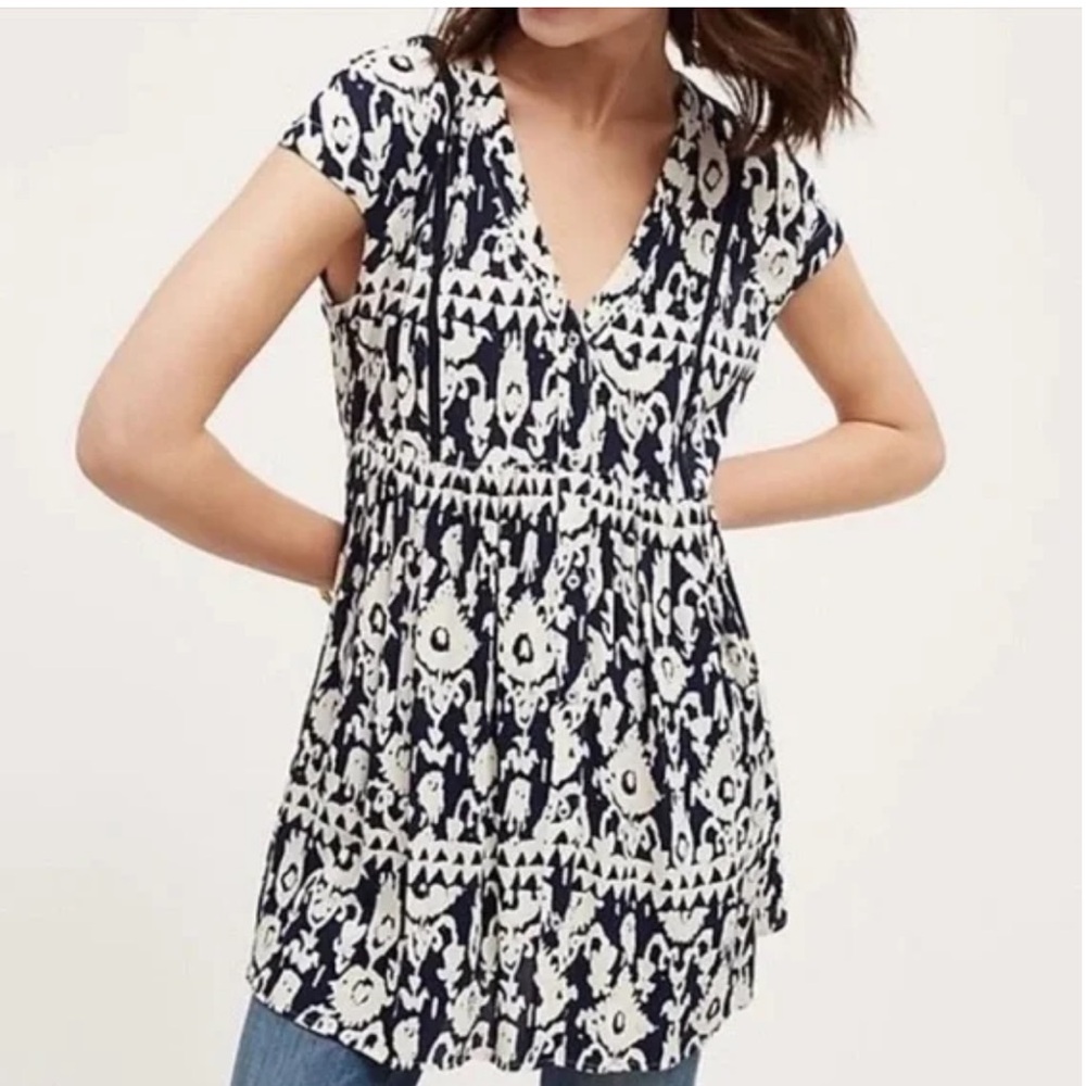 EUC Anthropologie VANESSA VIRGINIA V-Neck Cap Sleeve Blouse in White&Navy Batik